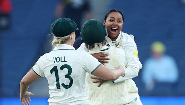 MELBOURNE, AUSTRALIA - JANUARY 30: Alana King of Australia celebrates the dismissal of Nat Sciver-Brunt of England during day one of the Women's Ashes Test Match between Australia and England at Melbourne Cricket Ground on January 30, 2025 in Melbourne, Australia. (Photo by Daniel Pockett/Getty Images)